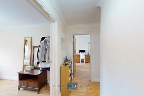 2 bedroom apartment to rent, High Street, Ilford IG6