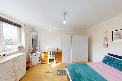 2 bedroom apartment to rent, High Street, Ilford IG6