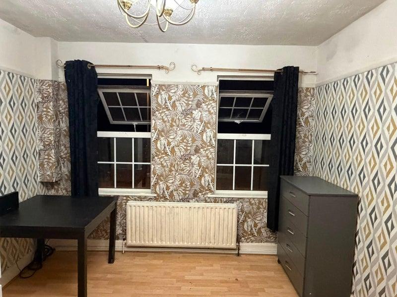 Apartment in Surbiton - View 5