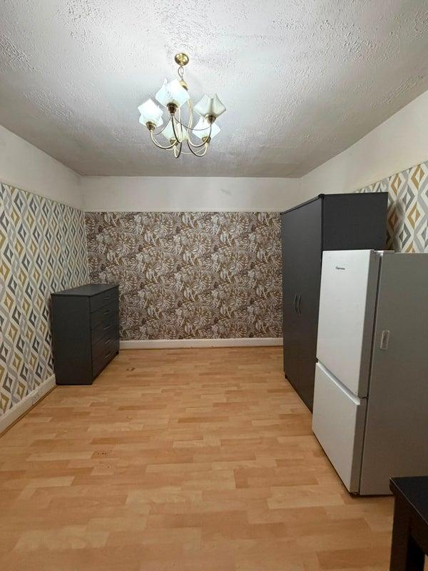 Apartment in Surbiton - More