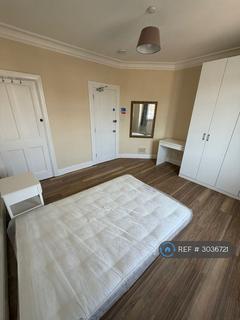 1 bedroom in a flat share to rent, Ruxley Lane, Epsom, KT19