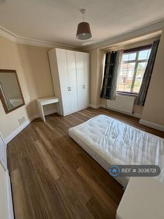 1 bedroom in a flat share to rent, Ruxley Lane, Epsom, KT19