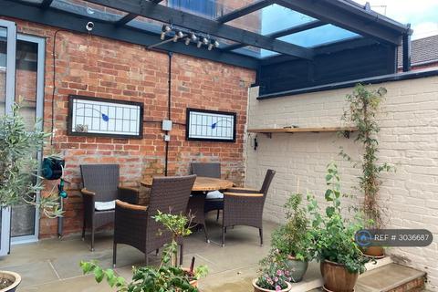 1 bedroom in a flat share to rent, Spencer Road, Northampton, NN1