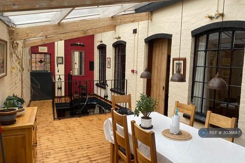 1 bedroom in a flat share to rent, Spencer Road, Northampton, NN1