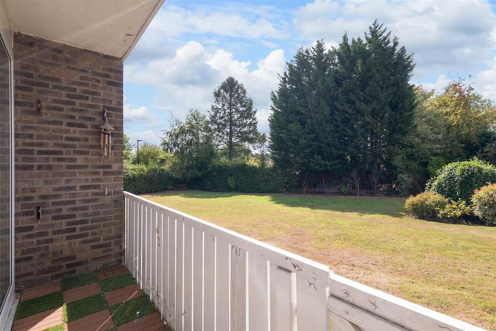 Apartment in Dore, Sheffield - View 4