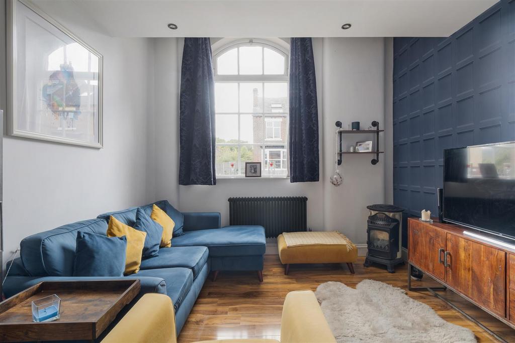 Apartment in Meersbrook, Sheffield - View 3