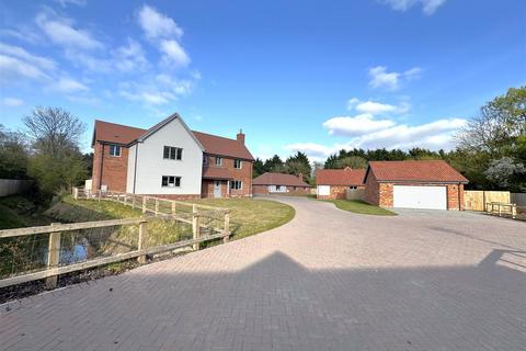 4 bedroom detached house for sale, Jack Way, Stowmarket IP14