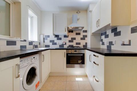 2 bedroom end of terrace house to rent, Merton Road, Barking, Barking, IG11
