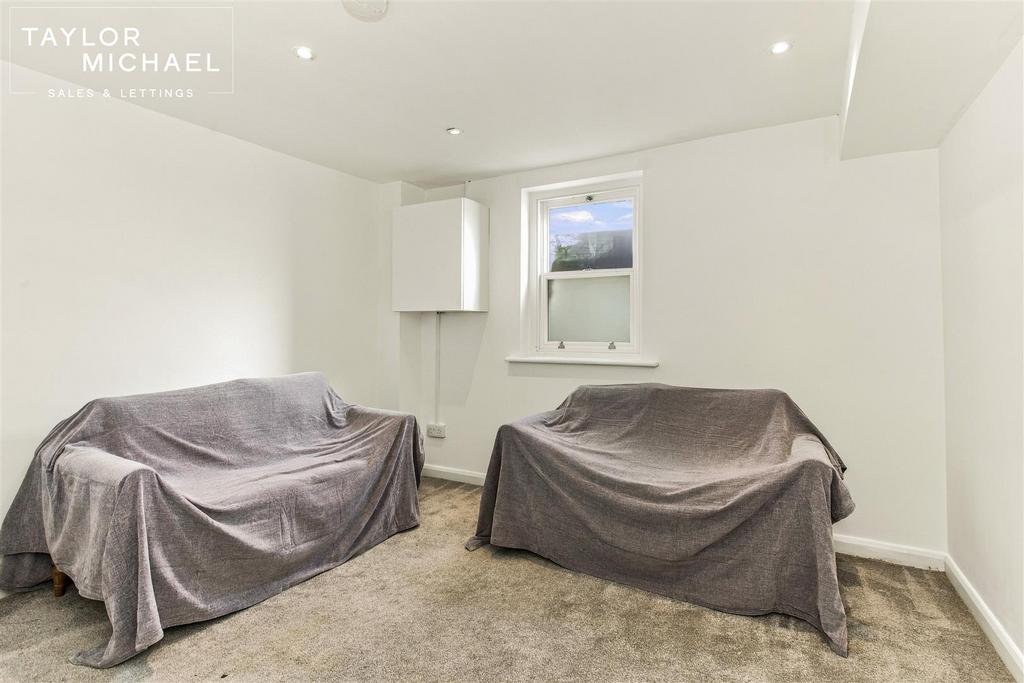 Apartment in Brighton - View 5