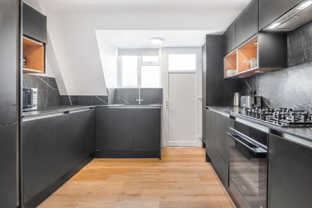 Apartment in London - View 2