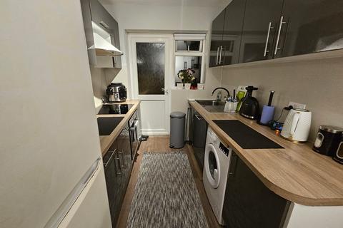 2 bedroom maisonette to rent, Turners Road North, LUTON, LU2
