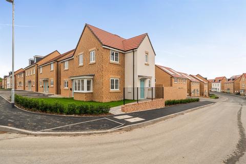 3 bedroom semi-detached house to rent, Sylvester Crescent, S81