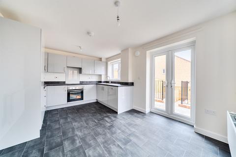3 bedroom semi-detached house to rent, Sylvester Crescent, S81