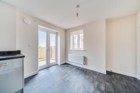 3 bedroom semi-detached house to rent, Sylvester Crescent, S81