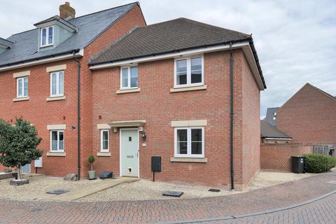 3 bedroom end of terrace house for sale, Skylark Road, Melksham SN12