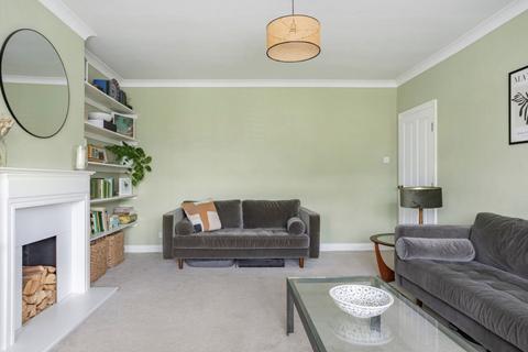 3 bedroom terraced house to rent, Crescent Way, Streatham Common, London, SW16