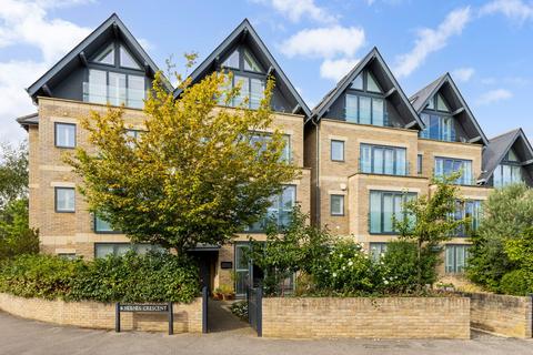 5 bedroom semi-detached house for sale
