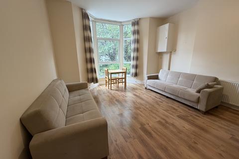 2 bedroom ground floor flat to rent, Kenninghall Road, London E5
