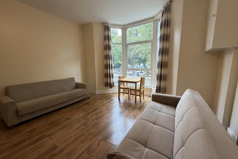 2 bedroom ground floor flat to rent, Kenninghall Road, London E5