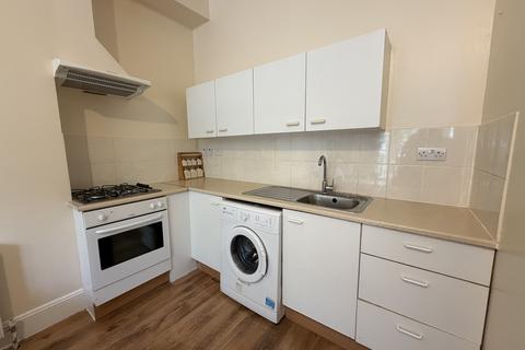 2 bedroom ground floor flat to rent, Kenninghall Road, London E5