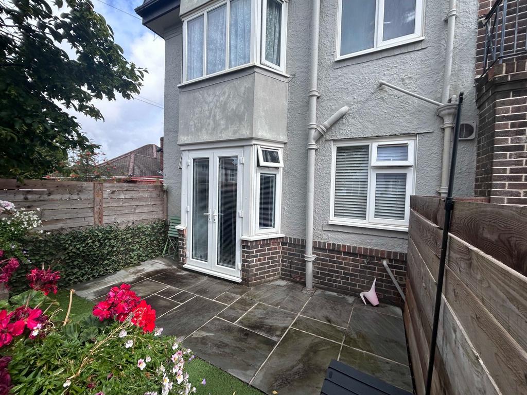 Apartment in BOURNEMOUTH - More