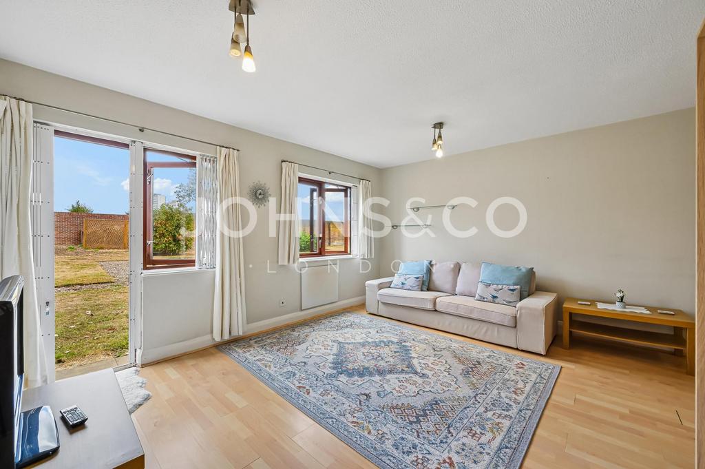 Apartment in Brentford - View 3