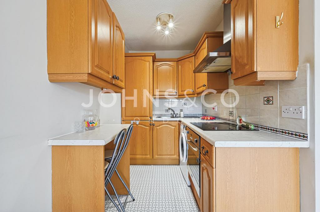 Apartment in Brentford - View 5