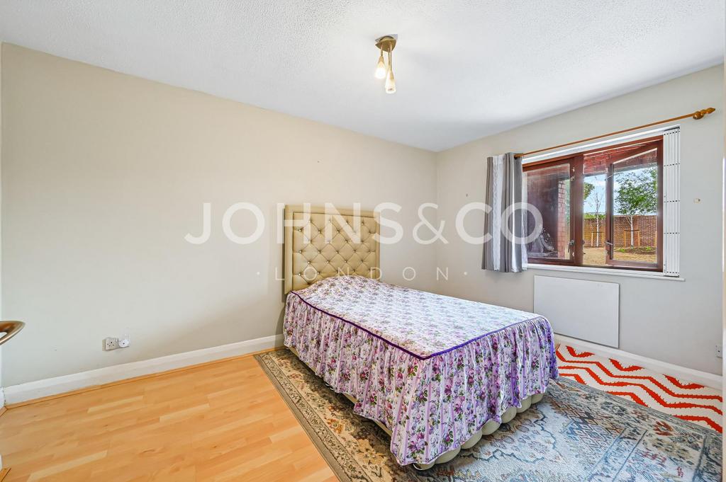 Apartment in Brentford - More