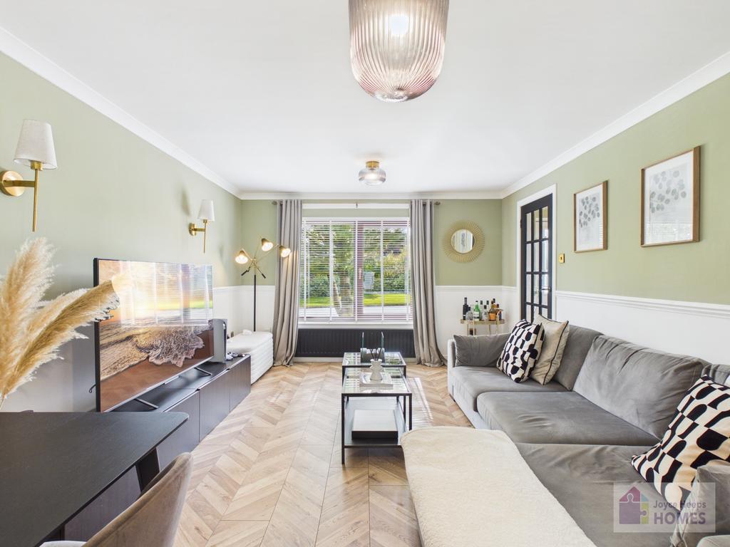 House in Newlandsmuir, East Kilbride, South Lanarkshire - View 2