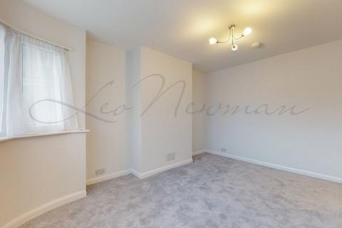 2 bedroom flat to rent, Fullwell Avenue, Fullwell Cross, IG5 0SA