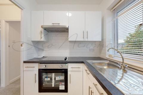 2 bedroom flat to rent, Fullwell Avenue, Fullwell Cross, IG5 0SA