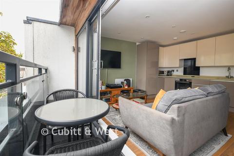 1 bedroom flat for sale, Victoria Road, Horley, Surrey