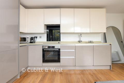 1 bedroom flat for sale, Victoria Road, Horley, Surrey