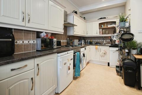 1 bedroom flat for sale, Hanover Crescent, Brighton, East Sussex, BN2