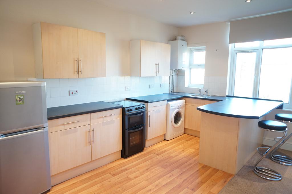 Apartment in Manchester, Parrs Wood, Didsbury - View 3