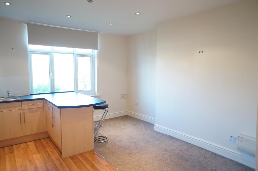 Apartment in Manchester, Parrs Wood, Didsbury - View 4