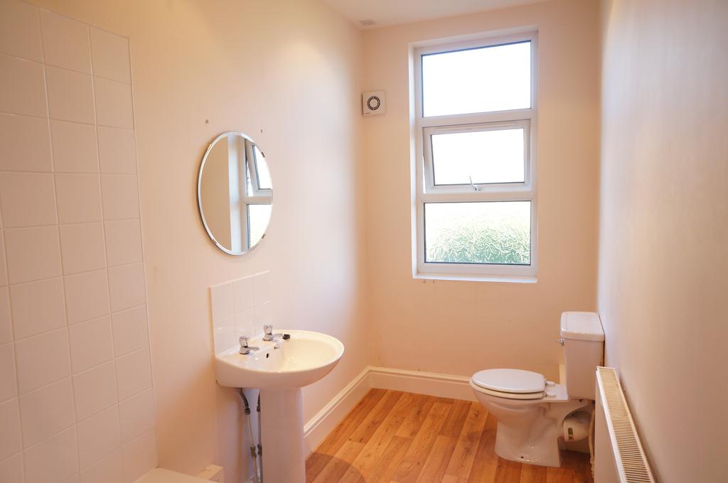 Apartment in Manchester, Parrs Wood, Didsbury - More