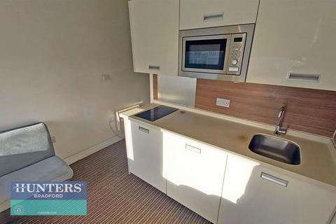 Studio to rent, Sunbridge Halls Apartment 418, 178 Sunbridge Road, Bradford, West Yorkshire