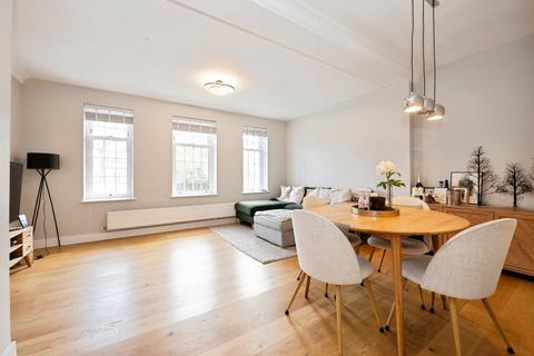 undefined, High Street, Esher, Surrey, KT10