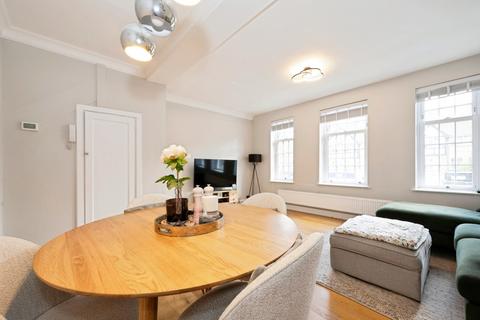 undefined, High Street, Esher, Surrey, KT10