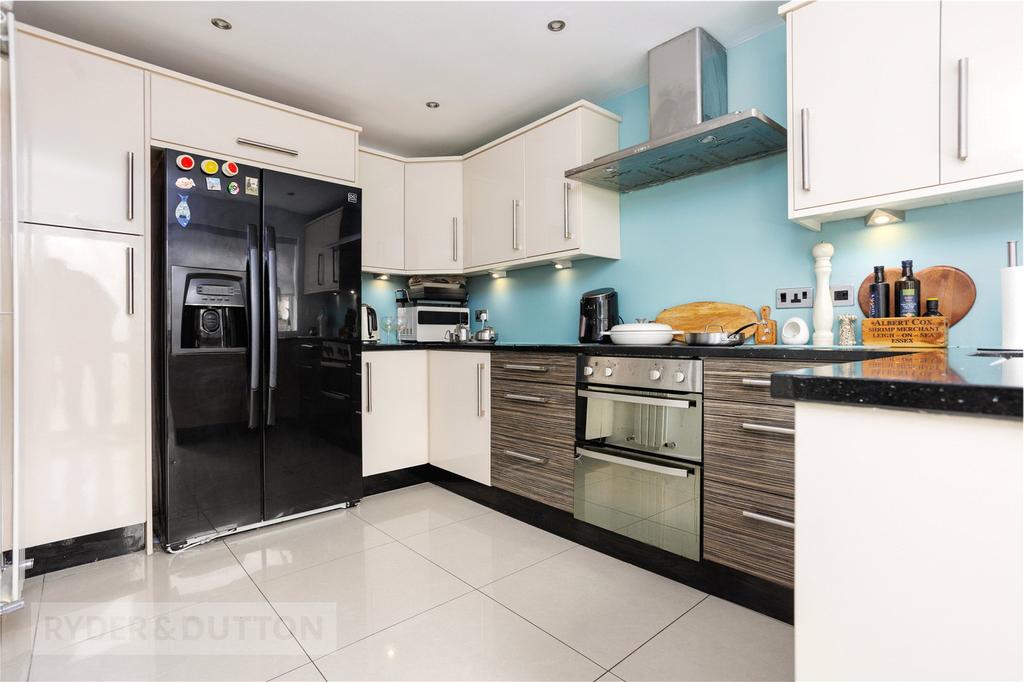 House in Oldham, Stock Brook, Chadderton - More