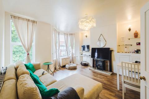 1 bedroom flat for sale, 139b County Road, Swindon, SN1 2EB