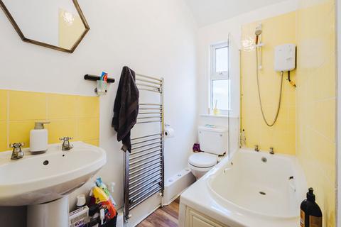 1 bedroom flat for sale, 139b County Road, Swindon, SN1 2EB