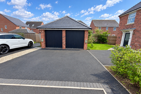 4 bedroom detached house to rent, Thomas Fairfax Way, Nantwich, CW5