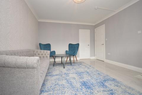 1 bedroom flat to rent, Wincanton Gardens, Ilford, IG6 2BP