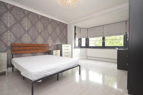 1 bedroom flat to rent, Wincanton Gardens, Ilford, IG6 2BP