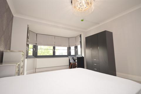1 bedroom flat to rent, Wincanton Gardens, Ilford, IG6 2BP