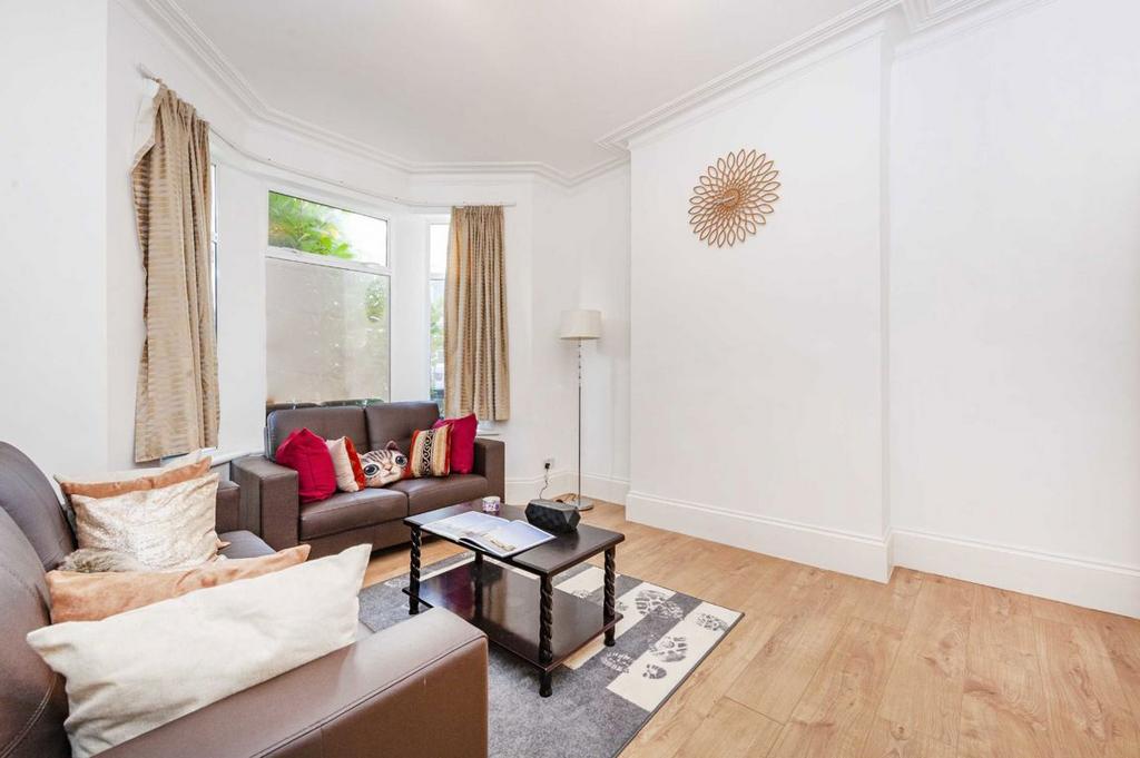 House in London - View 2
