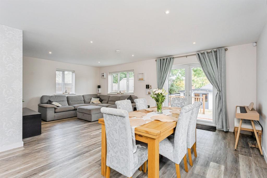 House in Burgess Hill, Abbotsford - View 4