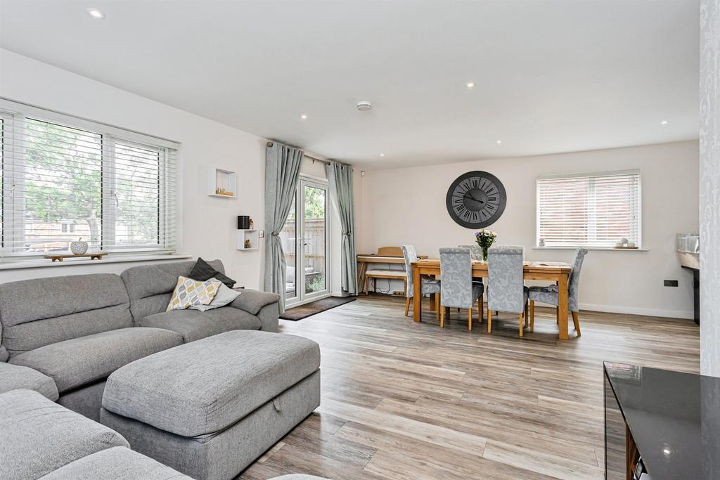 House in Burgess Hill, Abbotsford - View 5